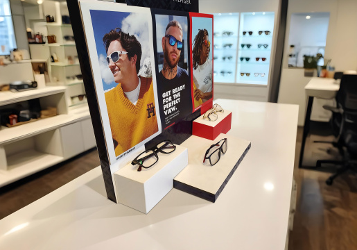 espositor-oculos-tommy